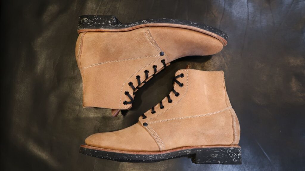 Unsung U 22-1 Slog Boot Horween English Tan Dublin Roughout patina thunderdome beginning