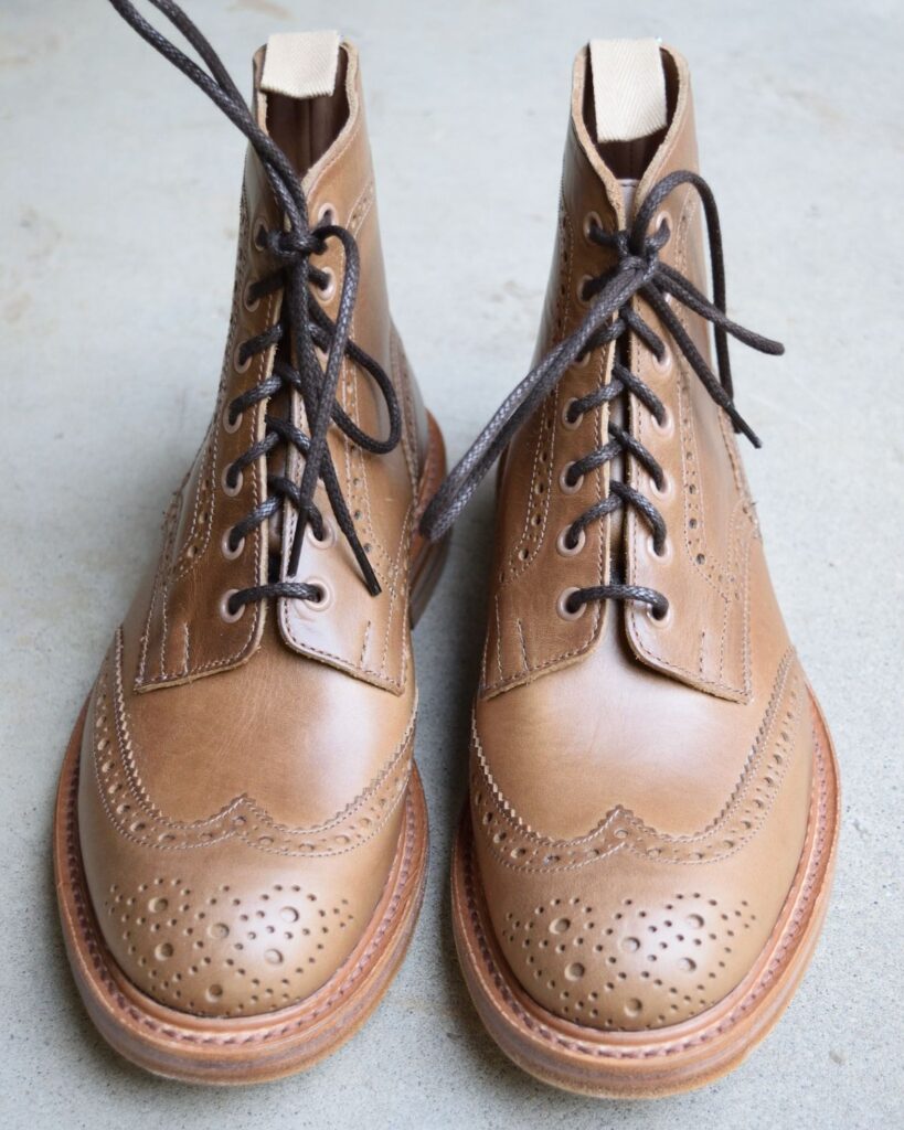 Tricker's Stow—Horween Natural CXL