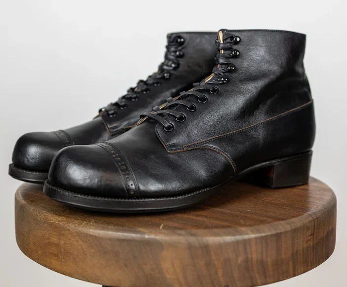 The 2 Monkeys - Vaudeville - Black Horsehide