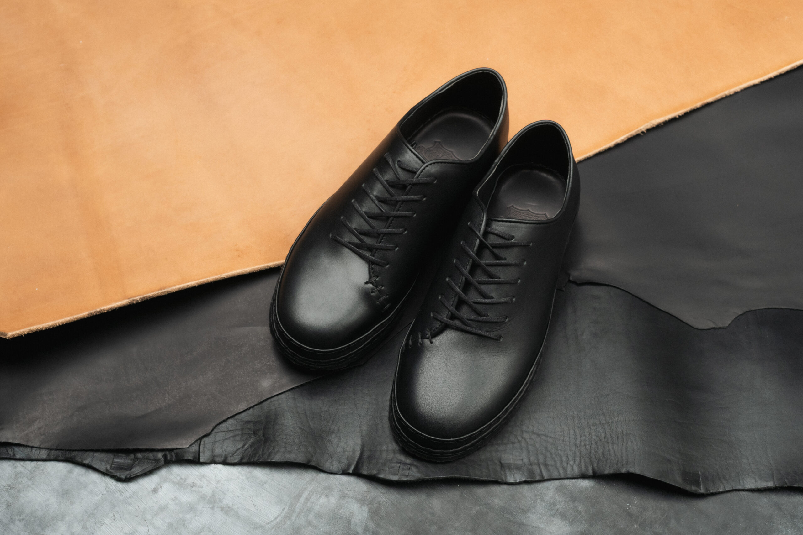 Crown Northampton - Ernest Wholecut - Black